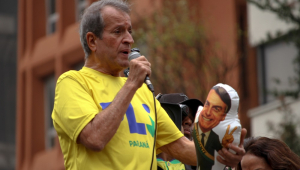 O presidente nacional do PL, Valdemar Costa Neto, participa de ato na Avenida Paulista, em São Paulo, neste domingo