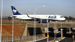 Movimentação de aviões comerciais no aeroporto de Brasília