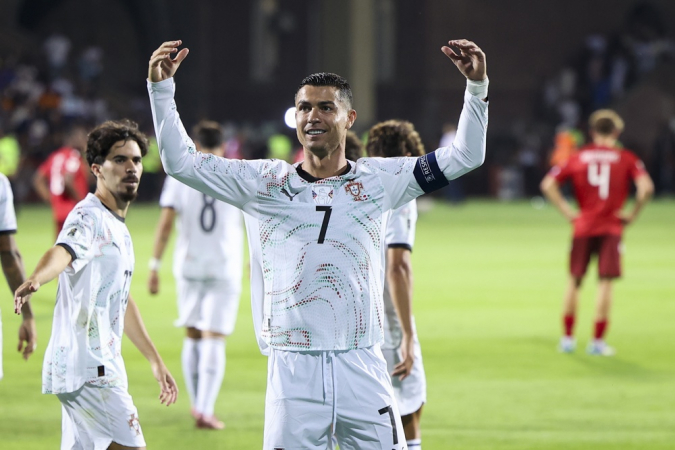Cristiano Ronaldo, de Portugal, comemora após marcar o quarto gol da equipe na vitória sobre a Armênia, pelas Eliminatórias do Grupo F da Copa do Mundo de 2026,