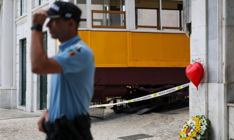 Portugal identifica cinco portugueses, dois coreanos e um suíço entre os mortos em acidente com bondinho em Lisboa