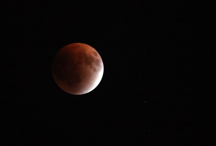 Eclipse lunar total em Teerã