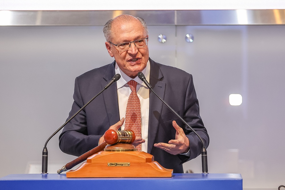 Alckmin afirma que o julgamento de Bolsonaro não deveria servir de justificativa para o tarifaço