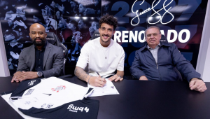 Corinthians anuncia renovação de Gustavo Henrique