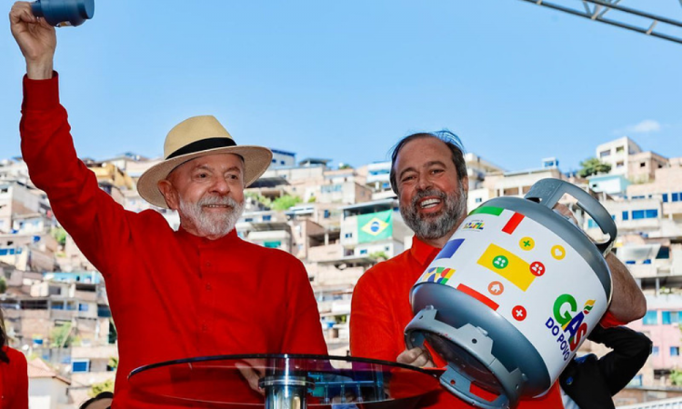 Lula e Alexandre Silveira durante lançamento do programa 'Gás do Povo'
