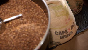 Principais fatores que contribuíram para a diminuição nos preços do setor de alimentos foram os açúcares e o café