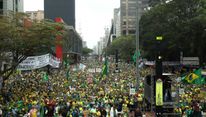 Manifestantes se reúnem na Paulista em ato pró-Bolsonaro