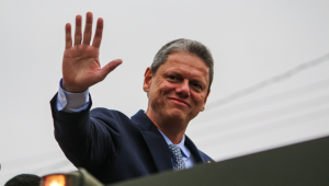 Tarcísio de Freitas durante desfile cívico-militar de 7 de Setembro em São Paulo