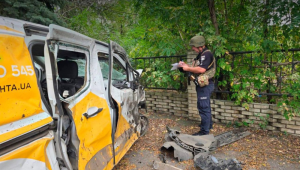 24 pessoas que aguardavam para receber o pagamento de suas aposentadorias morreram, nesta terça-feira (9), em Donetsk, no leste da Ucrânia