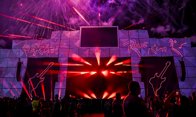 Fogos de artifício são lançados antes do show da banda americana Imagine Dragons no palco principal do festival de música Rock in Rio 2024