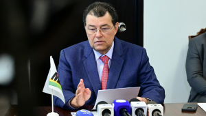 Senador Eduardo Braga, durante entrevista em que detalha relatório ao Projeto de Lei Complementar 108/2024, que regulamenta e permite a implementação da Reforma Tributária aprovada pelo Congresso em 2023