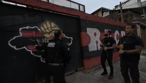 Agentes cumprem mandados de busca e apreensão contra 39 alvos em diferentes endereços, incluindo as sedes das principais uniformizadas de Botafogo, Flamengo, Fluminense e Vasco