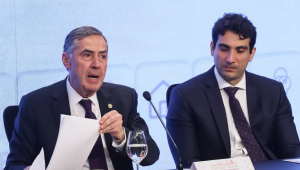 Luís Roberto Barroso elogia o presidente do BC, Gabriel Galípolo, e defende a autonomia