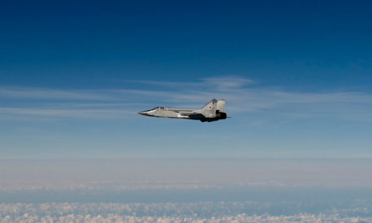 Caça russo MIG-31 sobrevoa o Mar Báltico após violar o espaço aéreo estoniano