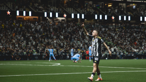 Bernard marcou o gol da classificação do Atlético-MG, no confronto com o Bolívar, pelas quartas de final da Copa Sul-Americana