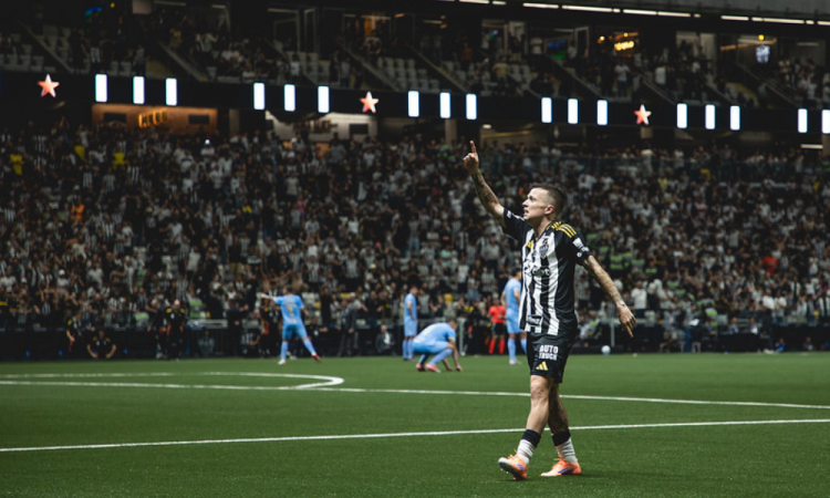 Bernard marcou o gol da classificação do Atlético-MG, no confronto com o Bolívar, pelas quartas de final da Copa Sul-Americana