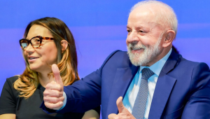 Presidente Lula e a Primeira-Dama Janja, durante a cerimônia de abertura da 5ª Conferência Nacional de Políticas para as Mulheres