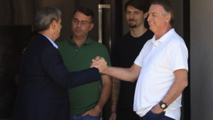 Governador de São Paulo, Tarcísio de Freitas, visita o ex-presidente Jair Bolsonaro