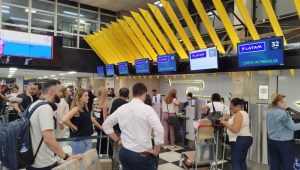 Movimentação de passageiros no saguão do Aeroporto de Congonhas, na zona sul da cidade de São Paulo, no início da tarde desta terça-feira, 30 de setembro de 2025