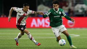 Lucas Evangelista, durante partida contra o River Plate, pela Libertadores 2025