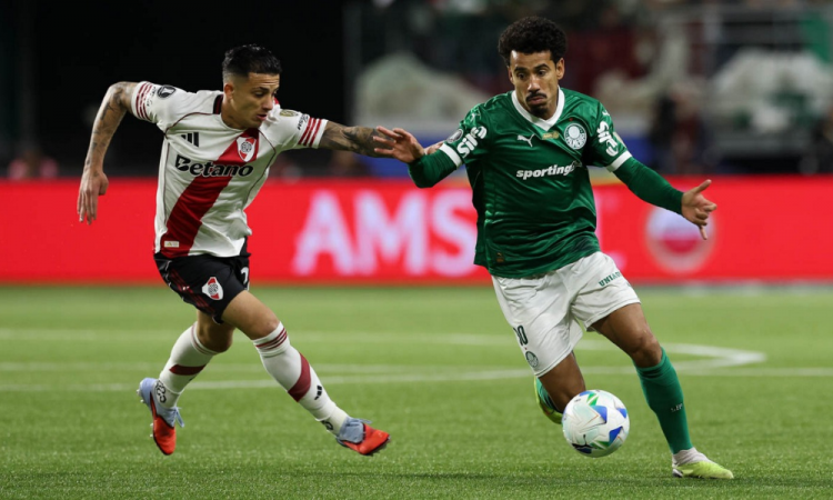 Lucas Evangelista, durante partida contra o River Plate, pela Libertadores 2025