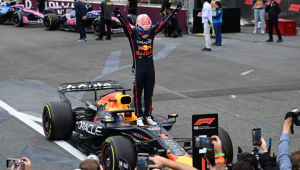 Max Verstappen comemora vitória no GP do Azerbaijão, em Baku
