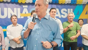 Ciro Gomes discursa em evento do União Brasil