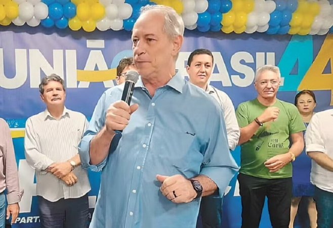 Ciro Gomes discursa em evento do União Brasil