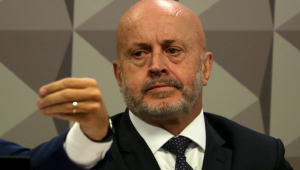 Relator chama 'Careca do INSS' de ladrão, advogado reage e confusão suspende CPMI