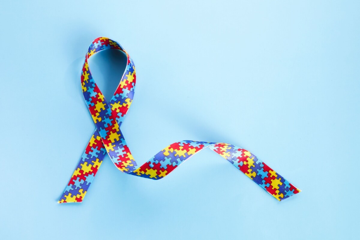 A deslegitimação do diagnóstico de autismo impacta de diversas formas as pessoas com TEA 