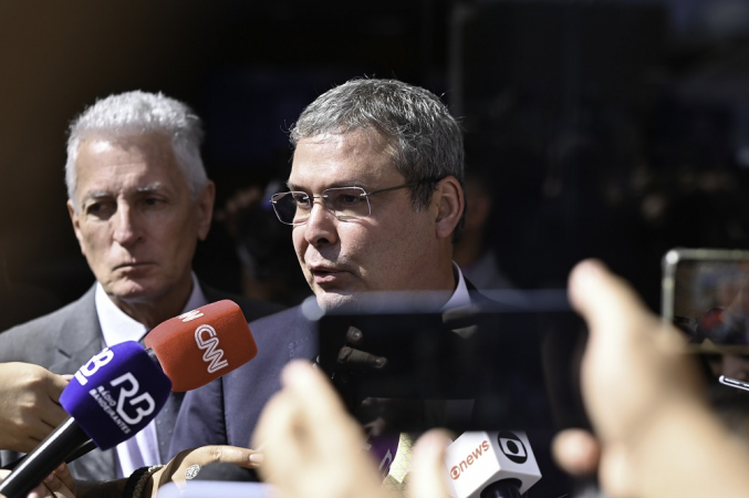 Lindbergh Farias Deputado Federal durante julgamento.