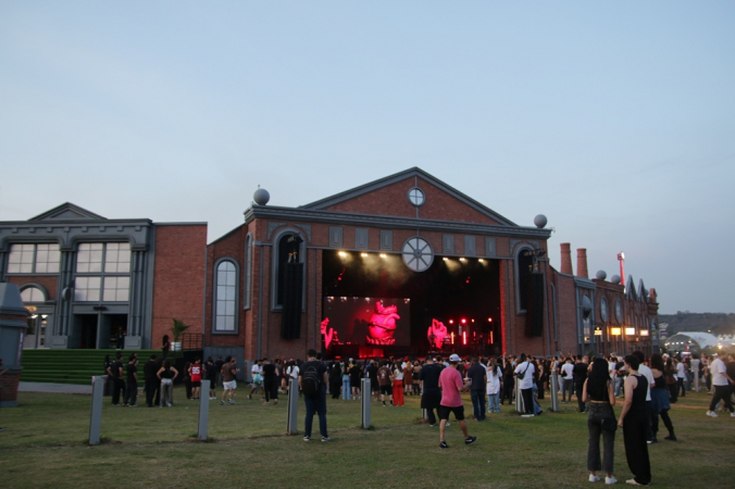 Público chega ao Autódromo de Interlagos para o primeiro dia do festival The Town