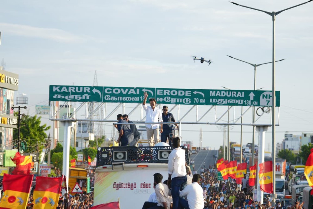 Tumulto em comício eleitoral de ator deixa ao menos 36 mortos na Índia