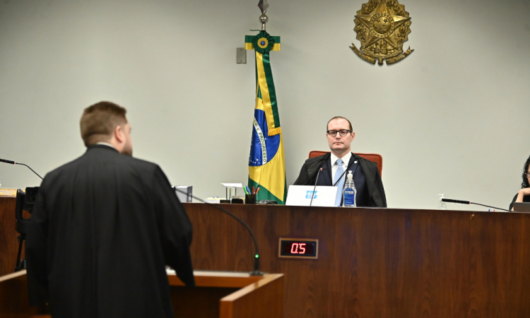Foto, advogado de Augusto Heleno, Matheus Milanez duranre defesa. Nesta quarta (3) a Primeira Turma do STF inicia o segundo dia de julgamento da trama golpista na Ação Penal 2668 - Núcleo 1 composto por Mauro Cid, ex-presidente Jair Bolsonaro; o ex-diretor da ABIN, Alexandre Ramagem; o ex-comandante da Marinha, Almir Garnier; o ex-ministro da Justiça, Anderson Torres; o ex-ministro do Gabinete de Segurança Institucional, Augusto Heleno; o ex-ministro da Defesa, Paulo Sérgio Nogueira; e o ex-ministro e vice da chapa de Bolsonaro, Walter Braga Netto 03/09/2025 - Foto: TON MOLINA/FOTOARENA/FOTOARENA/ESTADÃO CONTEÚDO