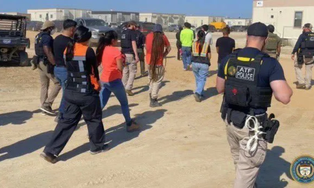 Mais de 300 sul-coreanos são detidos em operação migratória nos EUA