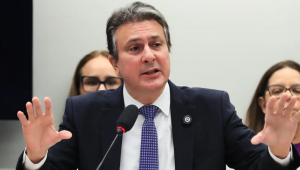 O ministro da Educação, Camilo Santana