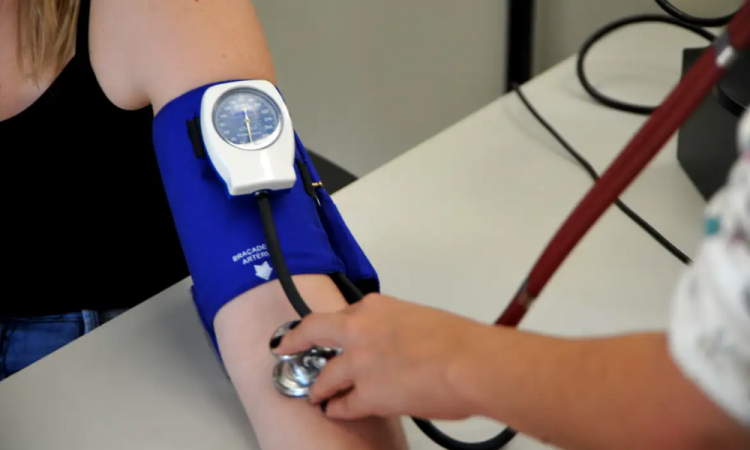 Pressão 12 por 8 passa a ser considerada pré-hipertensão Objetivo da reclassificação é identificar indivíduos em risco