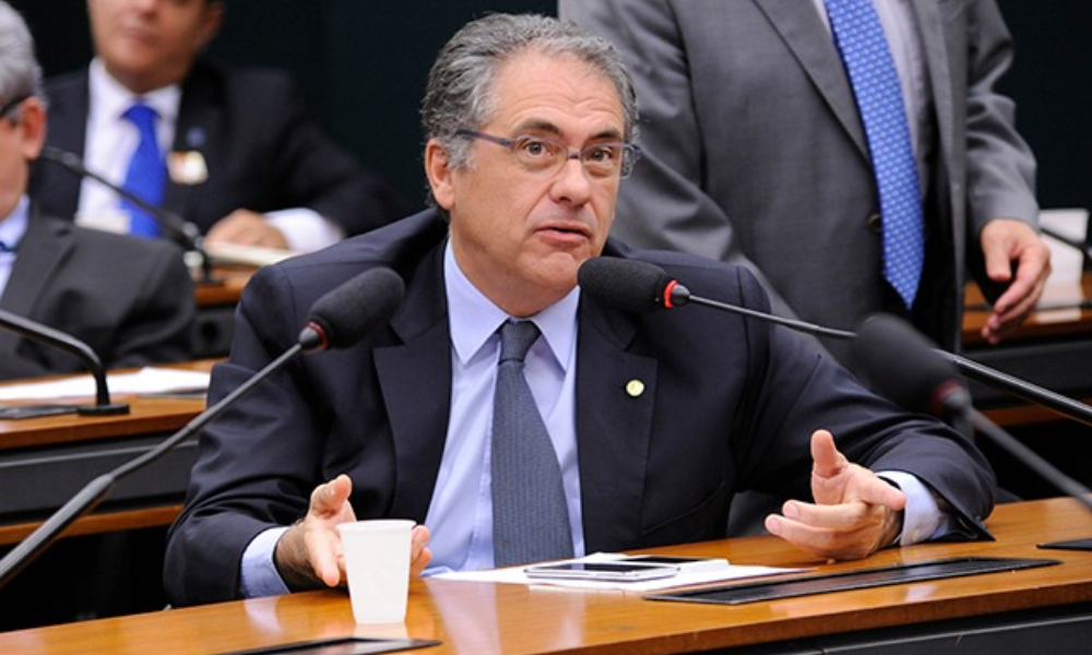 Relator estuda incluir taxação dos cigarros eletrônicos em MP de aplicações financeiras
