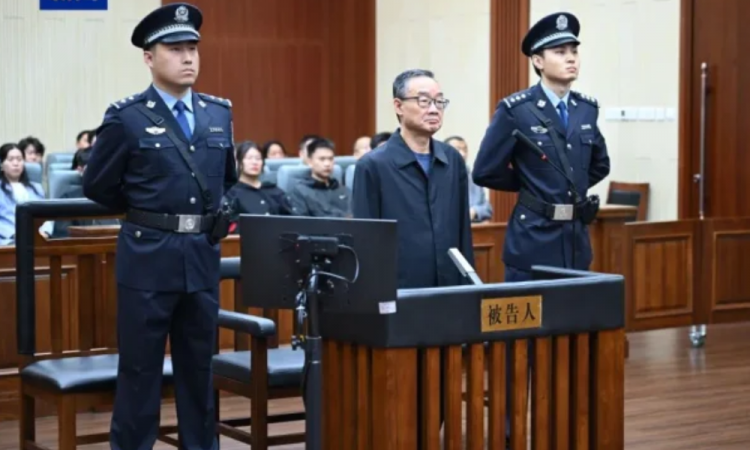 Tang Renjian, ex-ministro da Agricultura, foi condenado à morte com dois anos de suspensão condicional - (crédito: Reprodução: ShanghaiDaily)