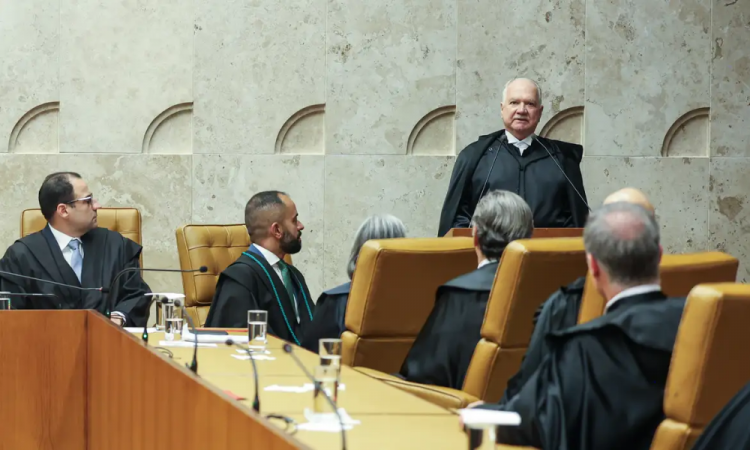 O presidente do Supremo Tribunal Federal (STF), ministro Edson Fachin, disse nesta segunda-feira (29) que a Corte não deixará julgar leis e emendas que afrontam a Constituição.