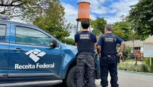 Agentes na Receita Federal fazem operação na Refinaria de Manguinhos, no Rio