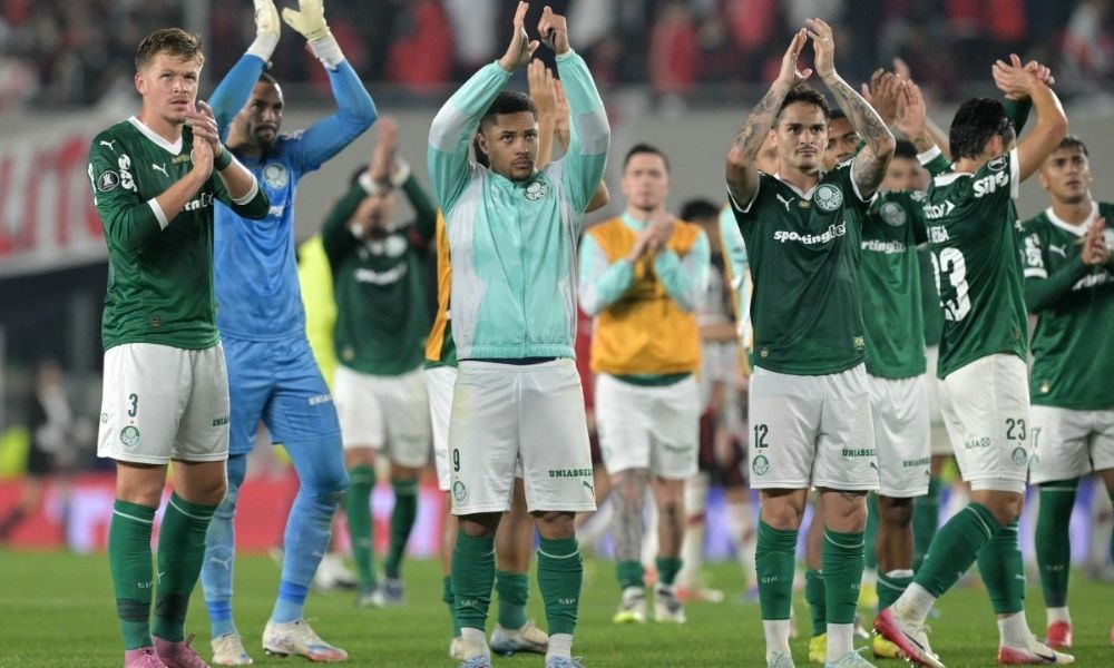 Palmeiras marca dois no 1º tempo, vê River Plate diminuir na etapa final, mas sai com a vitória da Argentina