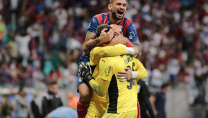 Jogadores do Bahia comemoram gol de Ademir na partida entre Bahia e Palmeiras válida pela 25ª rodada do Campeonato Brasileiro