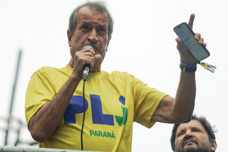 Valdemar Costa Neto diz que ‘verdadeiro golpe foi da picanha’ e ironiza acusação: ‘Débora do Batom seria ministra?’