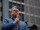 O governador de São Paulo, Tarcísio de Freitas (Republicanos), discursa durante ato na Avenida Paulista, em São Paulo