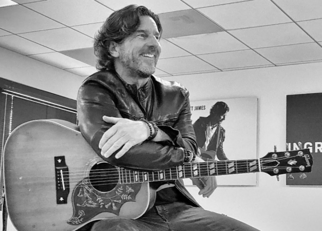 Brett James era considerado um dos principais compositores da cena country