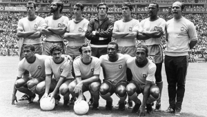 Time posado da Seleção do Brasil que enfrentou a Inglaterra no estádio Jalisco, no México