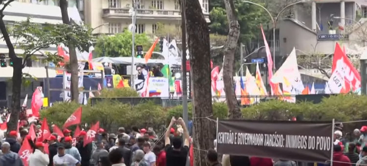 Ato dos Excluídos começa no centro de SP com pedidos de prisão para Bolsonaro