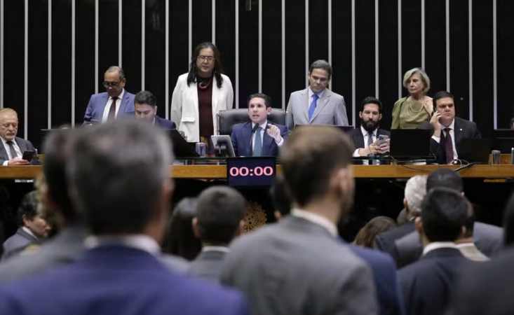 Câmara vota PEC da Blindagem