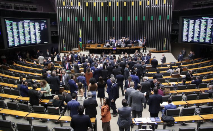 Deputados estão divididos em relação ao PL da Anistia