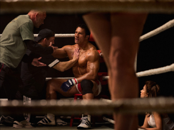 O ator Dwayne Johnson, conhecido também como The Rock, interpreta Mike Kerr no filme "Coração de Lutador"